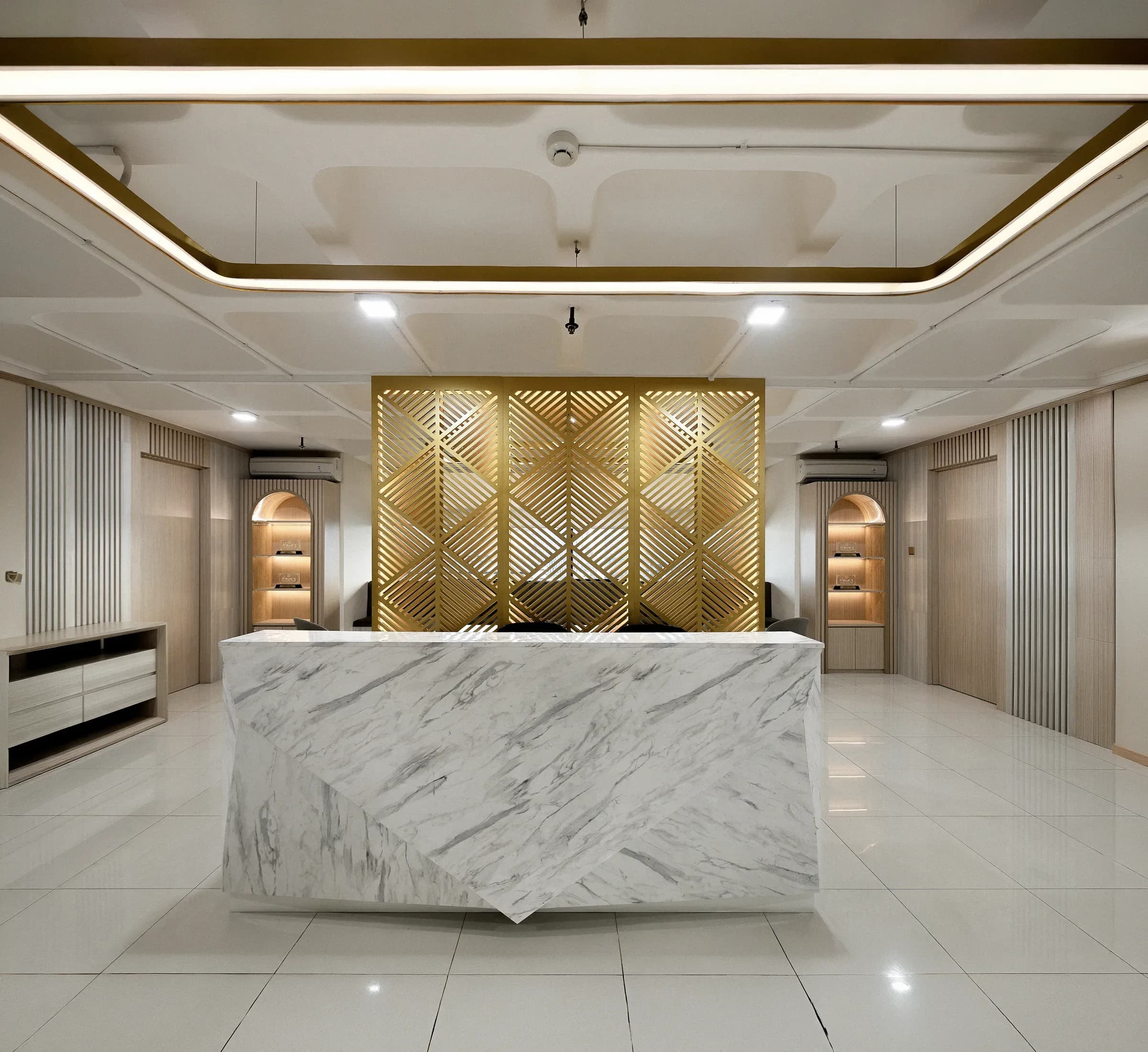 Reception with a marble desk in front of a gold screen